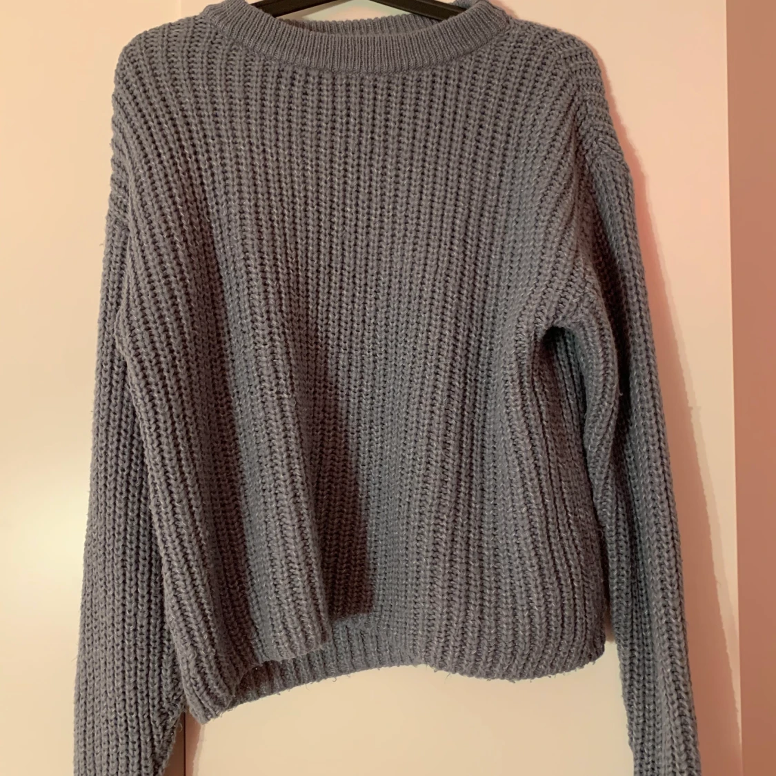 Stickad blå tröja - 90