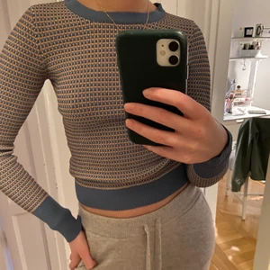 Topp Zara - Superfin topp från Zara i storlek S. Sparasamt använd och bra kvalitet! Köparen står för frakten