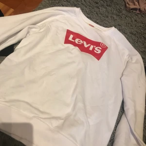 Levis - Äkta Levis tröja från kidsbrandstore aldrig använt då den är för liten på mig. Köparen står för frakten 