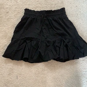 Kjol från Shein  - Säljer denna super fina kjol som tyvärr har blivit för liten för mig.