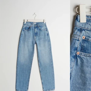 Jeans ”90s high waist” GinaTricot - Mycket bra skick. Säljer pga fel storlek, alltså inte använda.