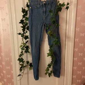 Jeans - Ett par jeans får gina storlek M ny pris 399 mitt pris 100kr