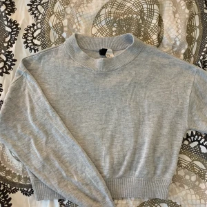 Grå magtröja - Magtröja från h&m. Superfin men använda tyvärr inte. Frakt tillkommer!
