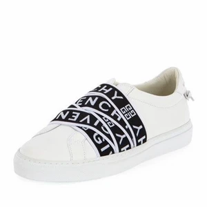 Givenchy sneakers - ÄKTA Givenchy sneakers från Farfetch. Använda max 5 gånger. Köpta för 450EUR. SÄLJES för 2500kronor. Endast seriösa köpare