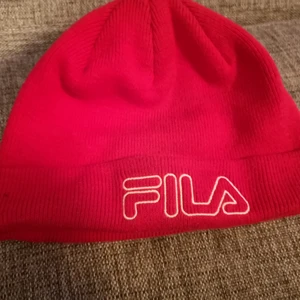 FILA mössa  - One size, skulle säga storlek S knappt använd 