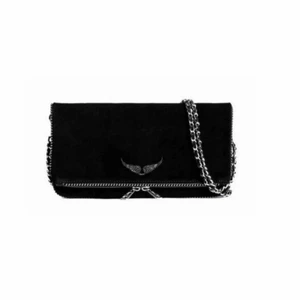 Zadig Voltaire väska  - Säljer nu min Zadig Voltaire väska i modellen ”Pochette Rock Swing Your Wings”. Väskan är i materialet mocka.          Nypris 3 671 kr. Kvitto, två band och dustbag tillkommer💕skriv gärna för fler bilder och funderingar💕🤩