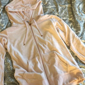 Hoodie - Tröja från cubus, fint skick då den är använd fåtal gånger💓