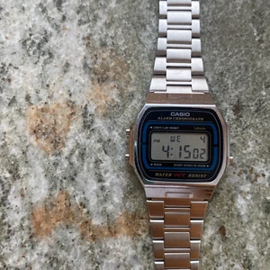 Casio klocka - Säljer min casio klocka då jag inte bär klocka längre💔 i nyskick och fungerar helt som den ska. Reglerbart band.