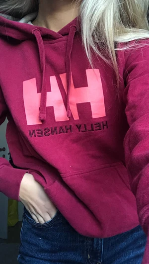 Helly Hansen hoodie  - Helly Hansen hoodie i superfin rosa färg, sparsamt använd så den är i jättebra skick. Frakt tillkommer 👍🏼 köpt för 499kr. 