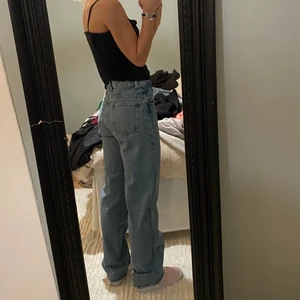 Långa raka jeans  - Långa raka jeans från zara i storlek 34