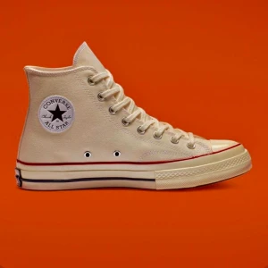 Converse sneakers - Trendy snkrs in beige from converse, size 40. Price can be discussed <3