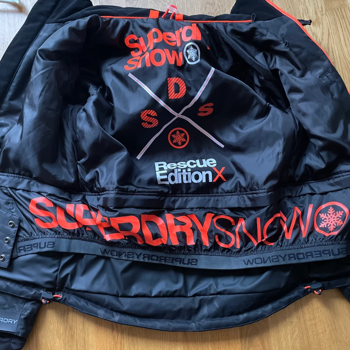 Superdry Snow Jacket L  - 91