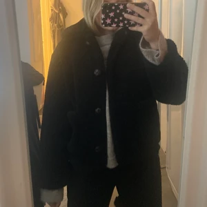 Teddyjacka - Jättefin teddyjacka från Zara som tyvärr inte kommer till användning. Nyskick🤍