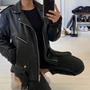 Äkta skinnjacka storlek XL - Äkta skinnjacka som jag längre inte använder. Bra skick men väl använd 😊