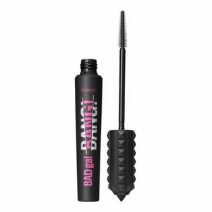 Helt ny Benefit mascara - Har haft två stycken så endast en är använd, alltså är denna ej använd. Har dock inte kvar förpackningen.