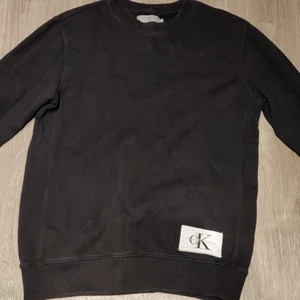 Calvin Klein sweatshirt  - Använt Max 3 gånger original pris 900kr