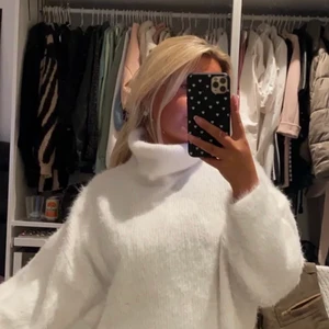 S - Jätte mjuk gosig vit tröja, använd 2 gånger💞Frakt står köparen för!