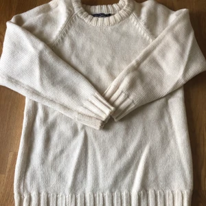 British wool jumper unisex  - Woolover is a well known British knitwear brand specialist of beautiful and warm garments. This off white jumper could be worn unisex