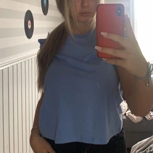 Söt T-shirt från zara! - Använd minst 1 gång! Älskar men lite liten i armarna💘