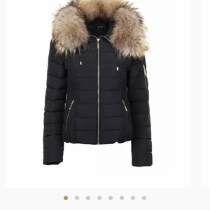 Hollies jacka modell Chantel storlek 34 - Använder jackan bara 1 vinter, inga skador jackan är som ny