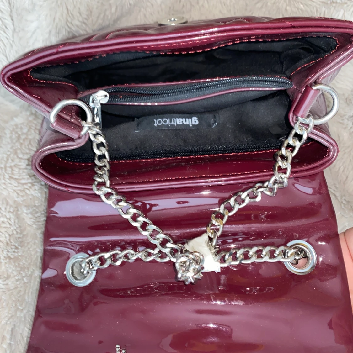 Vinröd väska - lackad  - 91