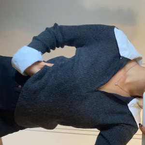 Stickad tröja grå - Grå stickad tröja! Skön och inte alls stickig, perfekt till höst<<3