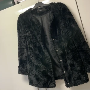 Jacka  - Jacka i storlek S. Från Vero Moda. Fint skick.