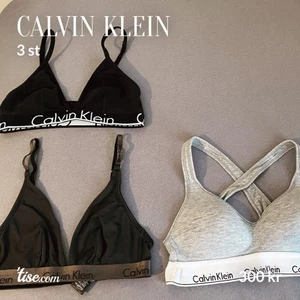 Calvin Klein Bh - Säljer 3 st Calvin Klein Bh för att dem tyvärr är för små för mig Dem svarta är i storlek M den gråa i S.  Alla för 300kr, men fungerar att köpa separat.  Nypris på den gråa 399kr Hittade inte nypris på dem andra.  Har köpt alla bh på tise och alla är äkta.          📢Gråa är såld