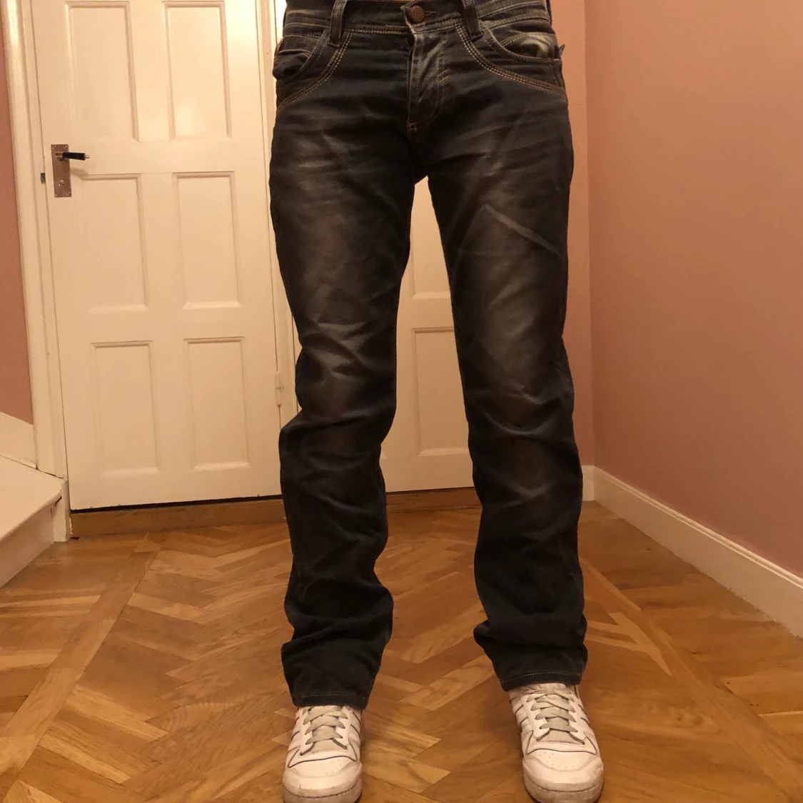 Snygga lågmidjade jeans