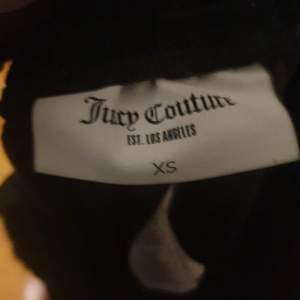 Jättefina Juicy couture byxor säljer pga jag inte använder längre kan absolut sänka mig❤