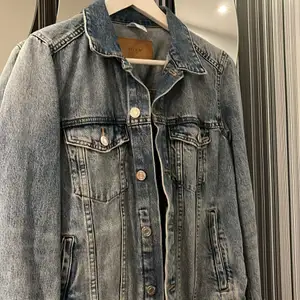 Jeans jacka i storlek 38💙