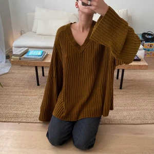 Stickad tröja - Suuuuupermjuk stickad Our Legacy tröja. Kopparfärgad! Size 50 så typ en large. Pris går att diskutera! 