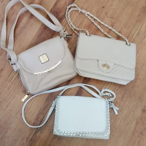 Väska - Säljer olika väskor . För pris hör av dig