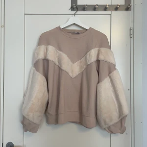 Tröja med vida ärmar - Fin tröja med vida ärmar. Supermysig och fin tröja. 