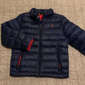 Polo Ralph Lauren - Jätte fin jacka blå färg, använd endast en säsong. 