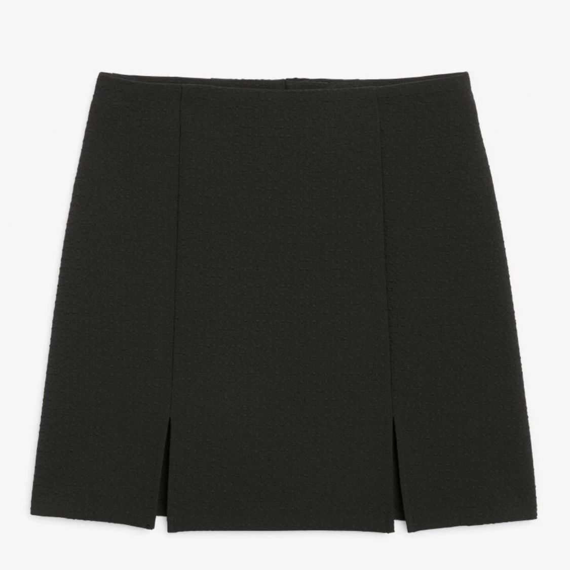 Stl 32, Monki, svart med två slitsar