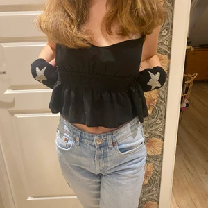 Fin volang topp - En jättefin helt ny topp, som tyvärr inte passade mig. I storlek xs men passar s också!