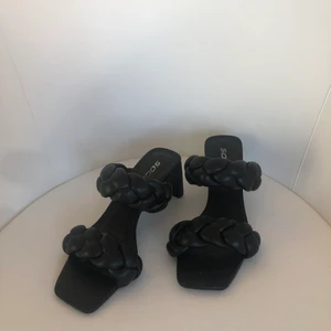 Svarta Klackar  - Fina klackar för vår o sommar 