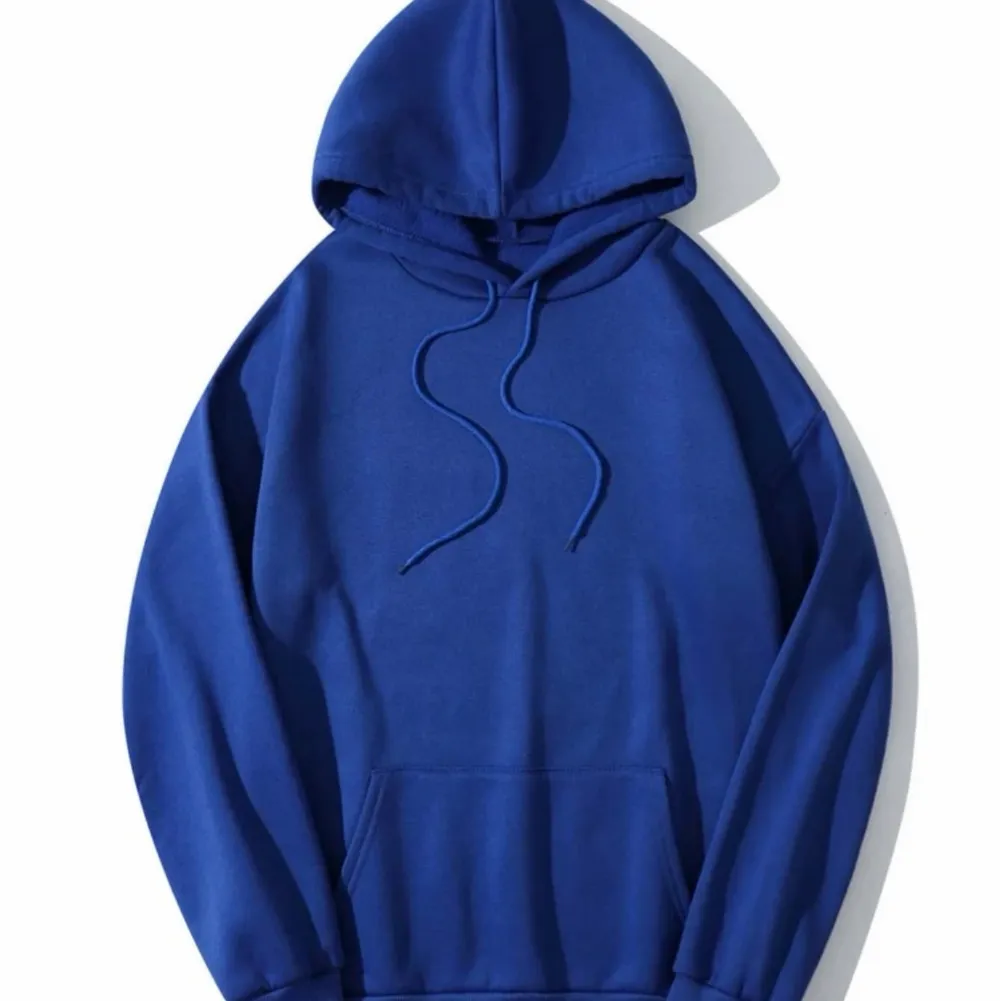 En mörkblå hoodie från SHEIN som bara är fåtal gånger använd och i mycket bra skick. . Tröjor & Koftor.