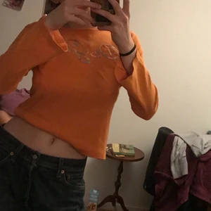 Cool långärmad tröja - Snygg långärmad tröja i bra skick köpt secondhand.