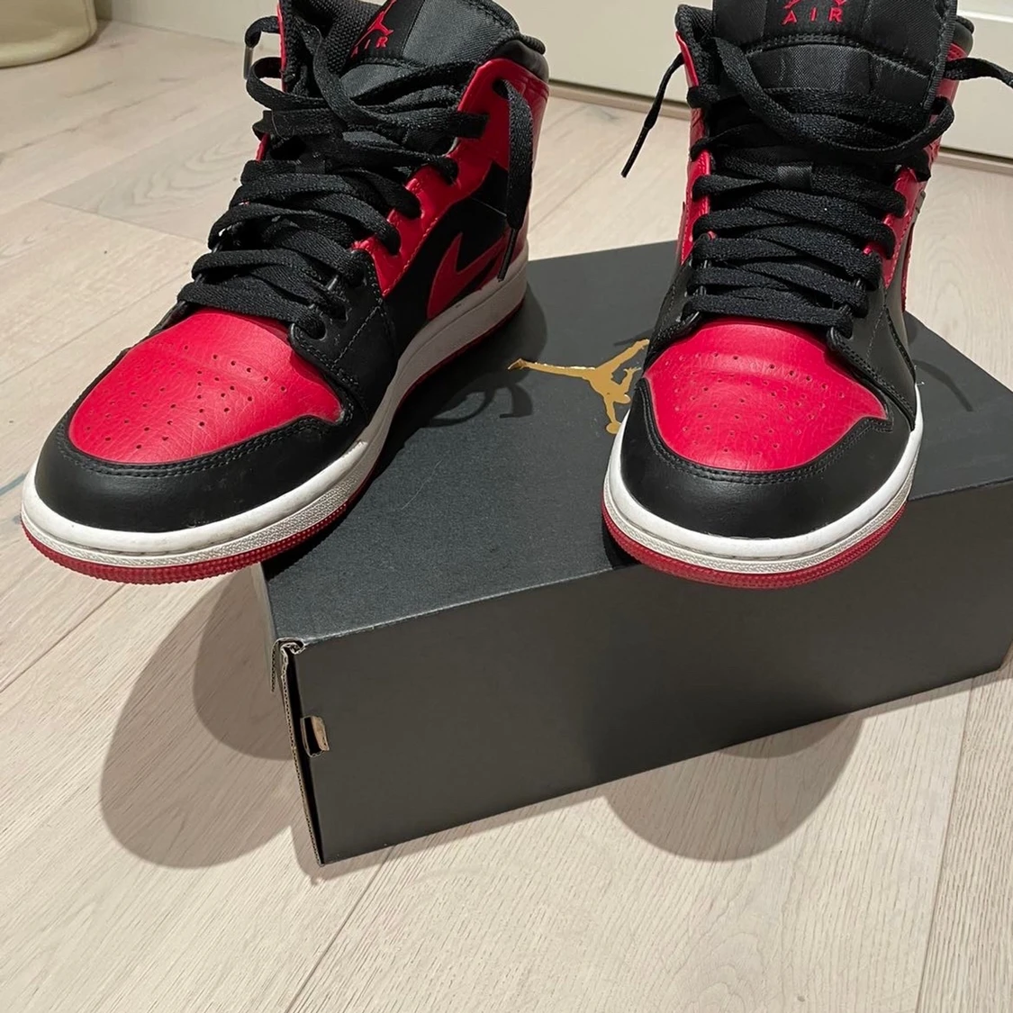 Jordan 1 Mid Banned (2020) - 90