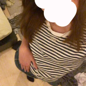 Randig t-shirt - Randig tröja från zara. Använt fåtal gånger men i gott skick!  Dm vid mer bilder 💘 