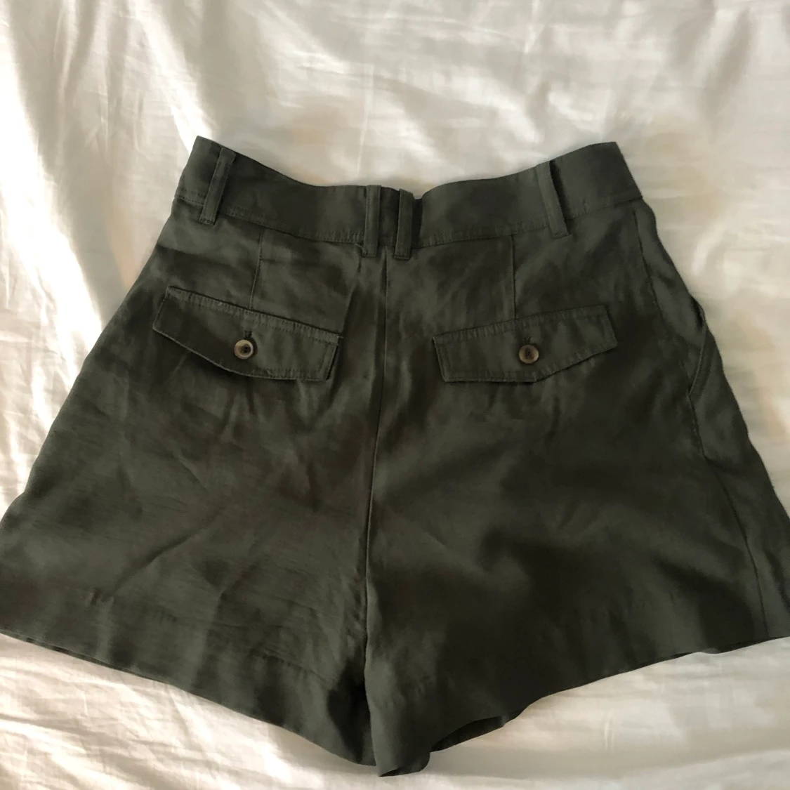 Mörkgröna shorts - 90