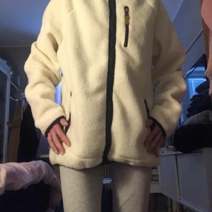 Teddyjacka vit strlk L - Nyskick.