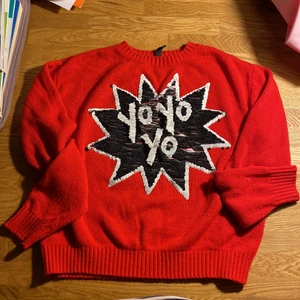 En röd tröja  - Storlek xs 