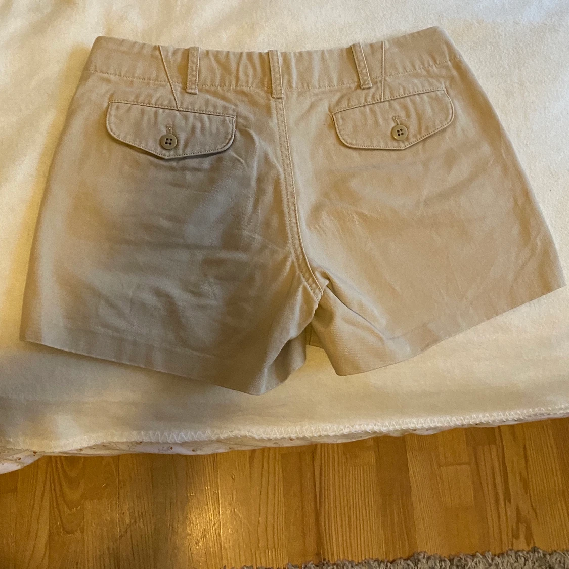 Beigea sköna shorts  - 90