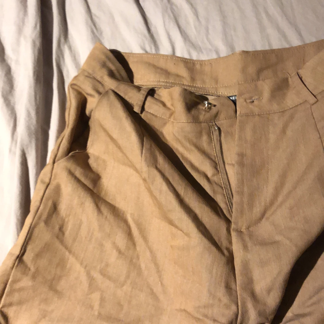 Beige kostymbyxor, storlek M