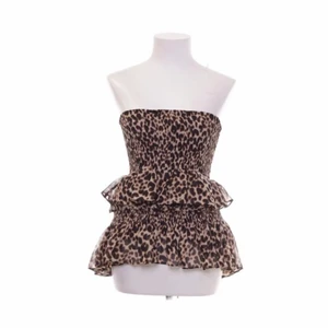 Leopard topp - En skuperfin topp från co’couture som inte kommer till användning då det inte är min stil riktigt. Köpt för nån vecka sedan på sellpy så den är inte helt ny men den är i nyskick 💓 Storlek xs men är väldigt stretchig så hade även passat S och kanske M
