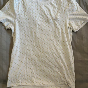 Citron t-shirt  - Köparen står för frakten 