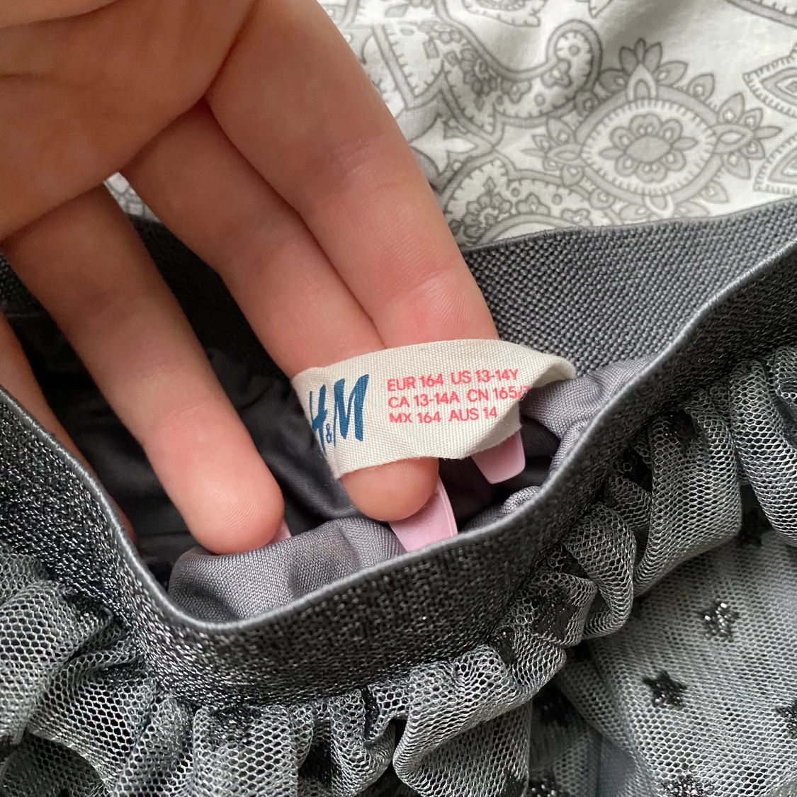 Glittrig kjol från H&M - 91